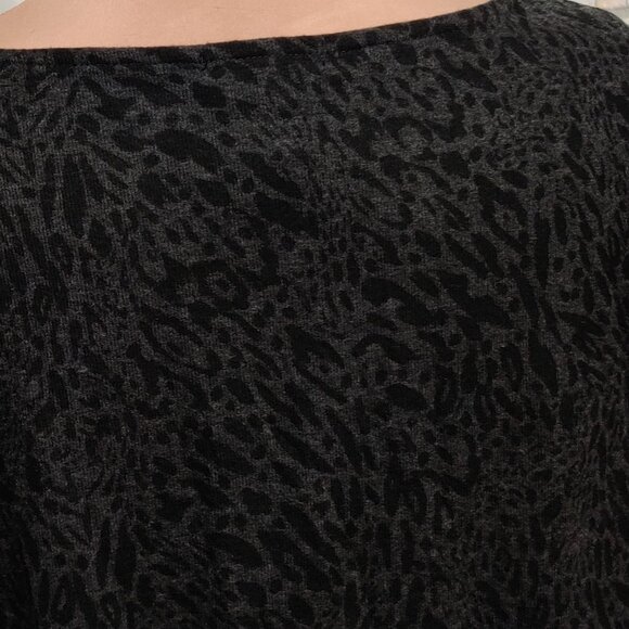 Max & Mia L Black Gray Leopard Print Long Sleeve Boat Neck Twist Hem Knit Top - Picture 5 of 8
